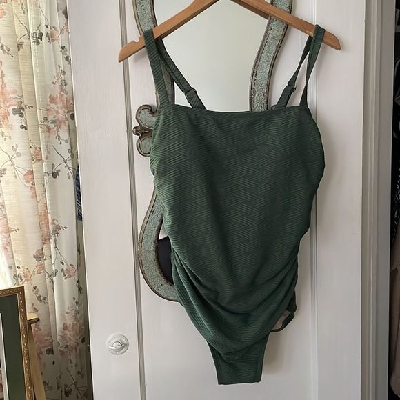 Kona Sol Women’s Green Puckered One Piece High Coverage Bathing Suit NEW 16W - Picture 8 of 14